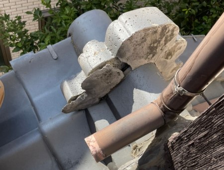 漆喰割れ　鬼瓦